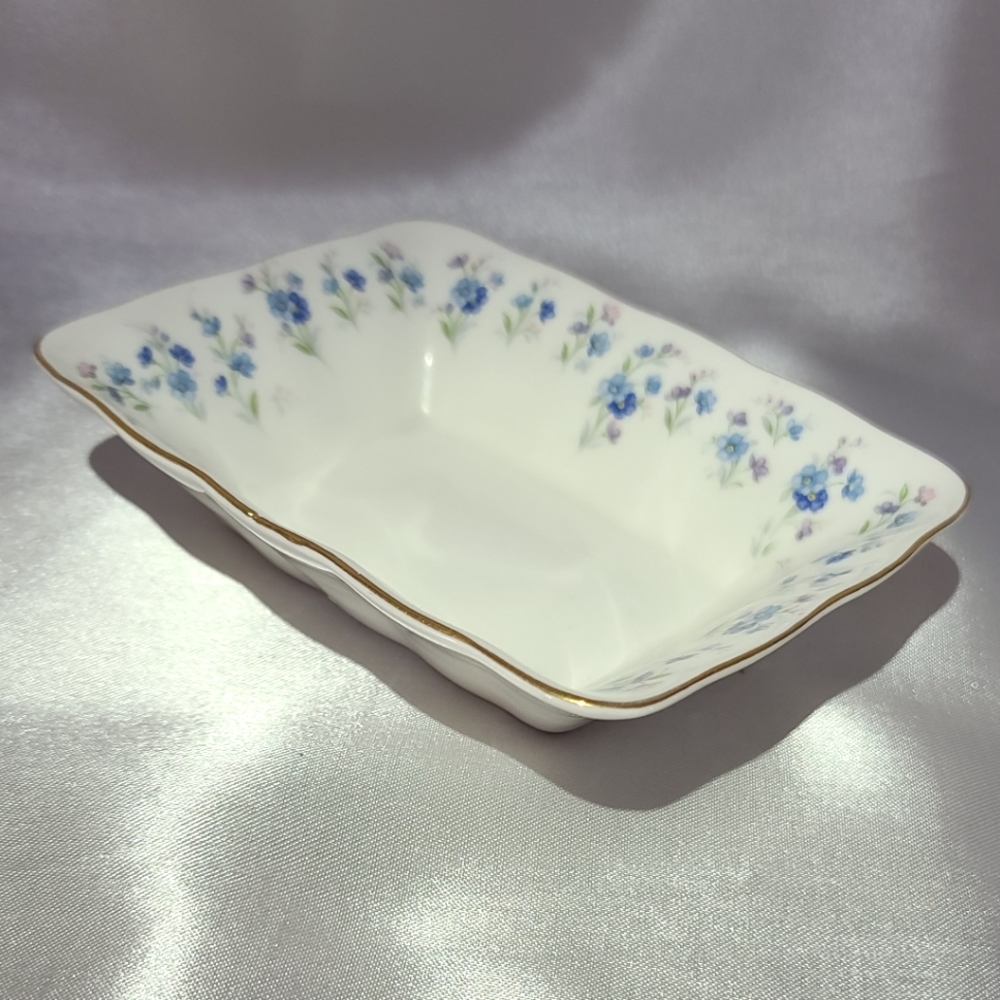 Memory Lane Rectangular Dish Royal Albert - Picture 5 of 7